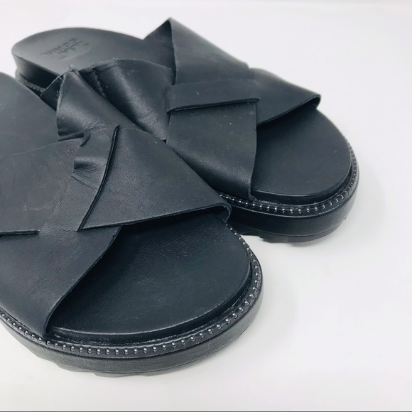 Sorel Roaming Black Criss Cross Slide Sandals - Picture 3 of 7